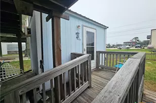 205 Polk St, Port O'Connor, TX 77982 - Photo 6