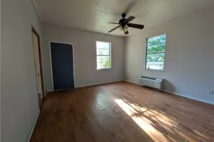 104 N Walnut St, Lampasas, TX 76550 - Photo 4