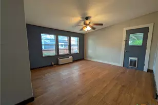 104 N Walnut St, Lampasas, TX 76550 - Photo 14
