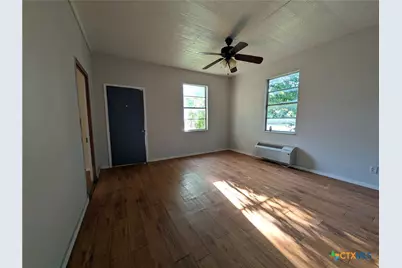 104 N Walnut Street, Lampasas, TX 76550 - Photo 4