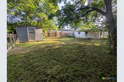 104 N Walnut Street, Lampasas, TX 76550 - Photo 20