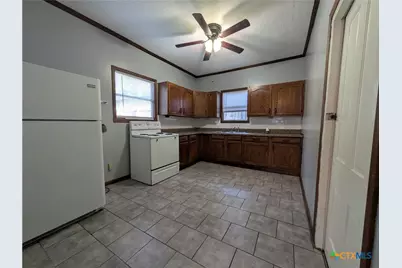104 N Walnut Street, Lampasas, TX 76550 - Photo 16