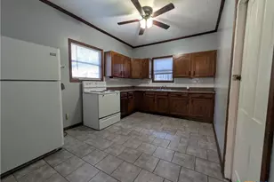 104 N Walnut St, Lampasas, TX 76550 - Photo 16