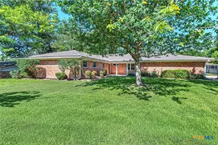 1810 N Beal St, Belton, TX 76513 - Photo 1