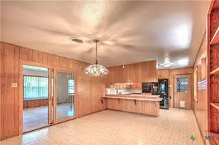 1810 N Beal St, Belton, TX 76513 - Photo 8