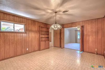 1810 N Beal Street, Belton, TX 76513 - Photo 6