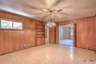 1810 N Beal St, Belton, TX 76513 - Photo 6