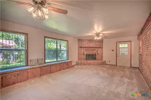 1810 N Beal St, Belton, TX 76513 - Photo 4