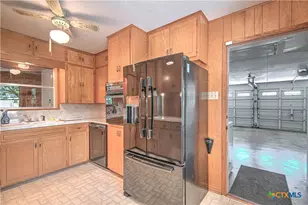 1810 N Beal St, Belton, TX 76513 - Photo 12