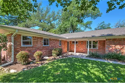 1810 N Beal Street, Belton, TX 76513 - Photo 2