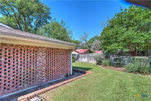 1810 N Beal St, Belton, TX 76513 - Photo 32