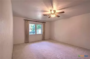 1810 N Beal St, Belton, TX 76513 - Photo 18
