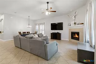 821 Wall St, New Braunfels, TX 78130 - Photo 2