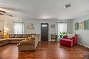 519 Travis St, Port Lavaca, TX 77979 - Photo 6