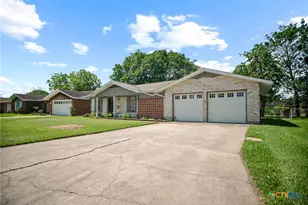 519 Travis St, Port Lavaca, TX 77979 - Photo 2