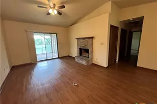 1020 Madeline St, New Braunfels, TX 78132 - Photo 6