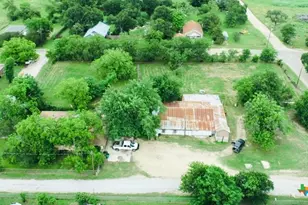 305 Yale St, Cameron, TX 76520 - Photo 30