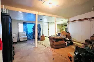 305 Yale St, Cameron, TX 76520 - Photo 28