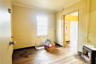 305 Yale St, Cameron, TX 76520 - Photo 22
