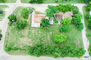 305 Yale St, Cameron, TX 76520 - Photo 16