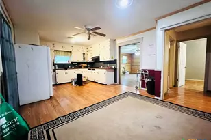305 Yale St, Cameron, TX 76520 - Photo 4
