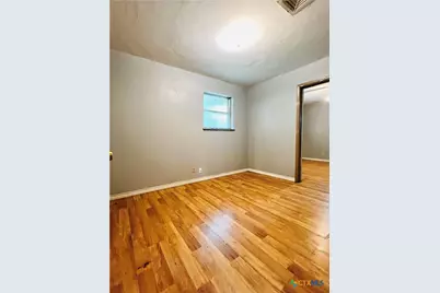 305 Yale Street, Cameron, TX 76520 - Photo 6
