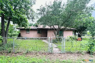 305 Yale St, Cameron, TX 76520 - Photo 2