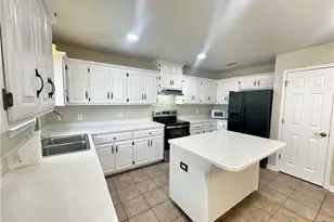 2062 N Ranch Estates Blvd, New Braunfels, TX 78130 - Photo 6