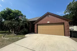 2062 N Ranch Estates Blvd, New Braunfels, TX 78130 - Photo 2