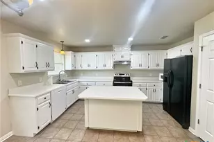 2062 N Ranch Estates Blvd, New Braunfels, TX 78130 - Photo 4