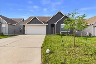 1012 Betsy Dr, Seguin, TX 78155 - Photo 1