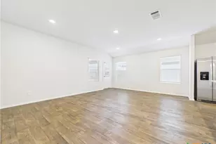 1012 Betsy Dr, Seguin, TX 78155 - Photo 12
