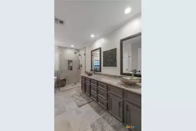 110 Champions Row, Victoria, TX 77904 - Photo 24