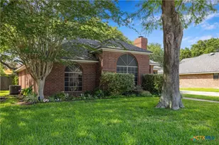 110 Champions Row, Victoria, TX 77904 - Photo 4