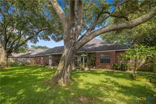 110 Champions Row, Victoria, TX 77904 - Photo 32