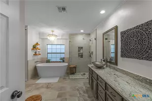 110 Champions Row, Victoria, TX 77904 - Photo 22