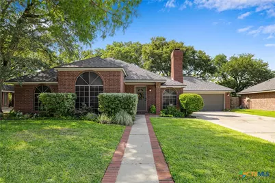 110 Champions Row, Victoria, TX 77904 - Photo 2
