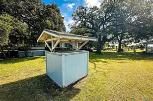 1708 S Wall St, Belton, TX 76513 - Photo 34