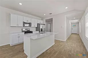 125 Raymondville Path, San Marcos, TX 78666 - Photo 6