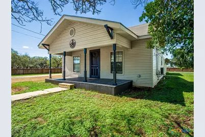 103 N Avenue Q, Johnson City, TX 78636 - Photo 2