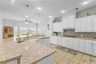 230 Dewberry Ln, Victoria, TX 77904 - Photo 8