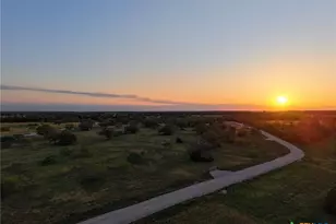 784 Main Loop Rd, Waelder, TX 78959 - Photo 1