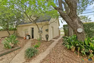 403 E Bowie St, Luling, TX 78648 - Photo 42
