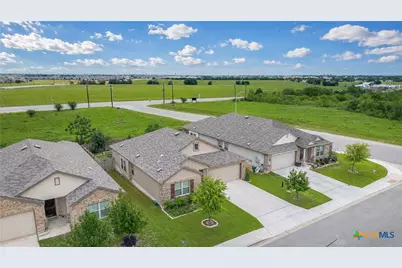 2905 Greenbriar, Seguin, TX 78155 - Photo 10