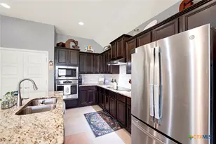 109 Grand View, Floresville, TX 78114 - Photo 18