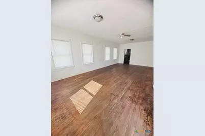 100 N Brazos Street, Lockhart, TX 78644 - Photo 6