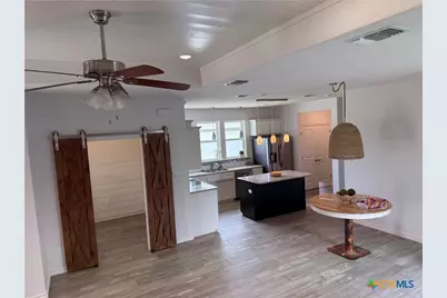 1211 W 6th Street, Lampasas, TX 76550 - Photo 6