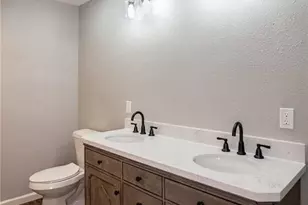 2003 Woodlawn St, Victoria, TX 77901 - Photo 8