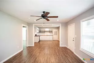 2003 Woodlawn St, Victoria, TX 77901 - Photo 4