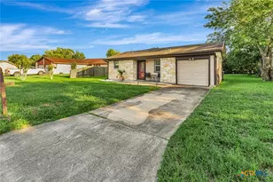 3205 Gayle St, Victoria, TX 77901 - Photo 2